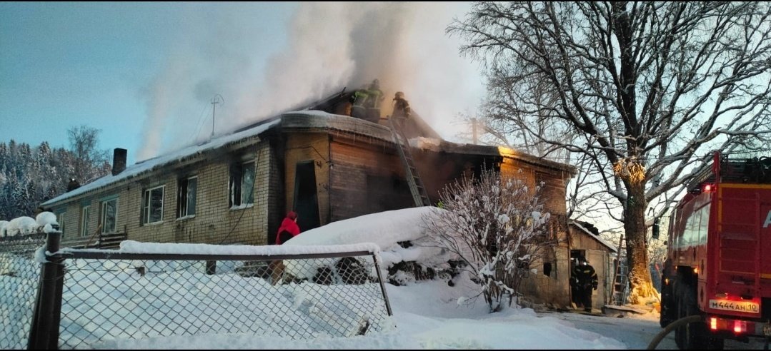 Пожарно-спасательные подразделения ликвидировали пожар в Питкярантском районе.